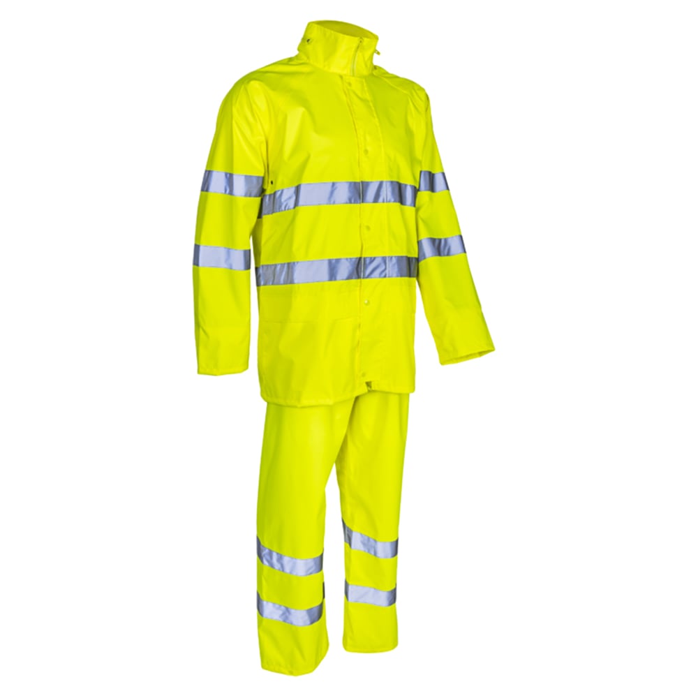 Dans un environnement industriel brumeux, un travailleur avance avec assurance, revêtu de l'Ensemble Pluie Kawa Orange HV. Les couleurs vives et les bandes réfléchissantes de cet ensemble garantissent une visibilité maximale, assurant la sécurité de l'utilisateur même dans des conditions de faible luminosité. Avec sa protection complète contre la pluie et son attention particulière à la visibilité, l'Ensemble Pluie Kawa Orange HV est un choix incontournable pour les travailleurs exposés aux intempéries.