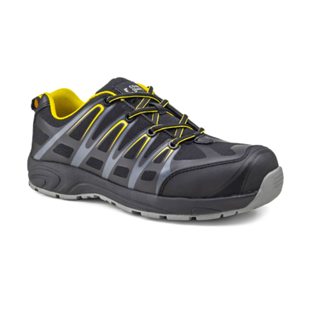 Les chaussures de sécurité Aluni basse Oxford noir jaune S3 sont un produit de qualité supérieure destiné à offrir une protection optimale aux pieds des professionnels travaillant dans différents secteurs industriels. Avec leur semelle extérieure EVA/caoutchouc nitrile, ces sneakers sont remarquablement souples et légères. La semelle de confort en mousse HI-POLY et ses coussinets assurent un grand confort tout au long de la journée. La tige en tissu Oxford est également imperméable.